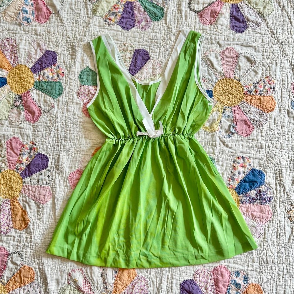 True vintage 1960s 1970s green and white slip top